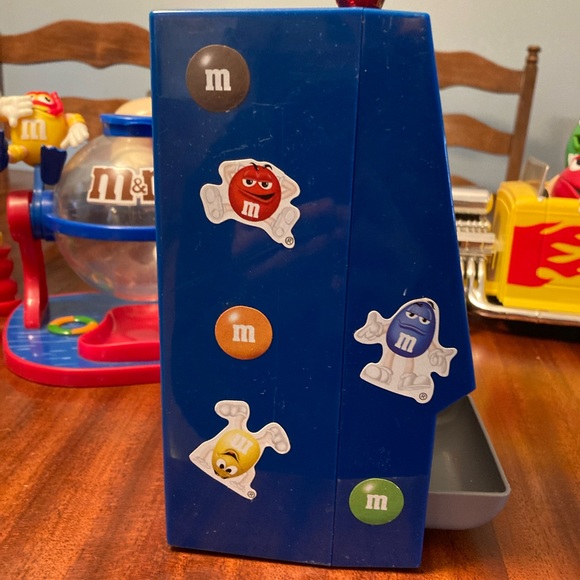 Vintage 1990s M and M dispenser Los Vegas addition - Picture 3 of 4